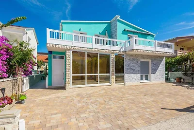 Ferienwohnung mit Balkon und Parkplatz