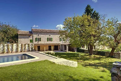 Villa mit Garten und Pool