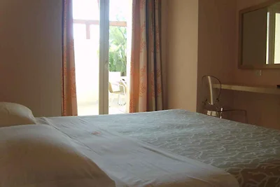 Ferienwohnung mit Klimaanlage, Pool und Balko