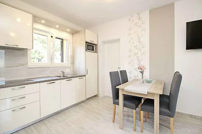 Ferienwohnung modern eingerichtet nur 300 m v