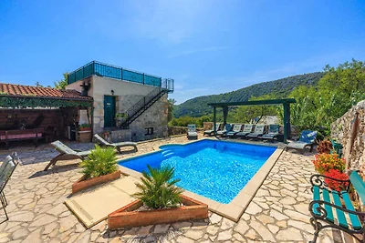 Ferienhaus mit Pool und Klimaanlage