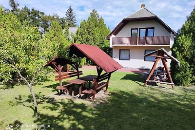 Ferienhaus mit Garten und Grill