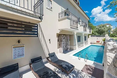 Komfortables Ferienhaus Vanja mit privatem Po