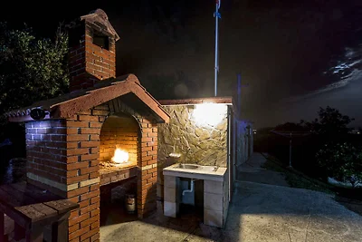 Charmante Villa Ezgeta in Kaštel Novi mit eig