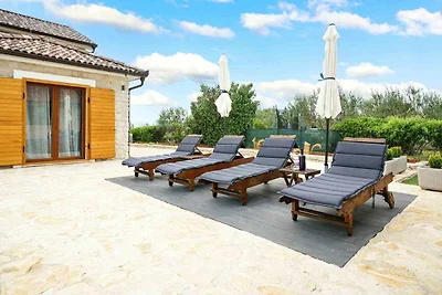 Ferienhaus mit Aussenpool