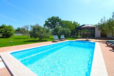 Ferienhaus mit Swimmingpool, Sonnenterrasse u