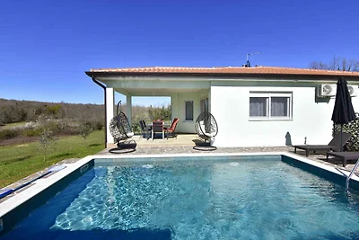 Ferienhaus mit Aussenpool