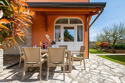 Villa mit privatem Pool und grossem Garten