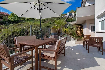 Ferienhaus mit Terrasse und Pool