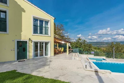 Villa mit Pool und Klimanlage