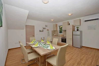 Ferienwohnung mit Klimaanlage und Aussenpool