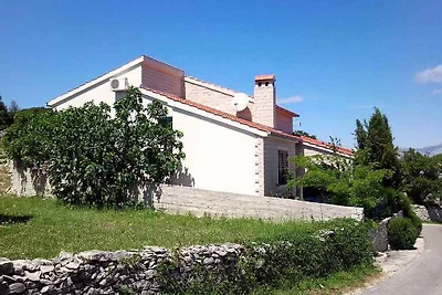 Villa mit Pool und Klimaanlage