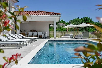 Villa mit Pool