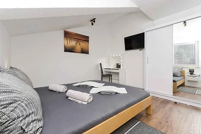 Urlaubsoase Mladen in Vodice mit Meerblick un