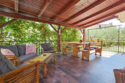 Ferienwohnung mit Pool und Garten