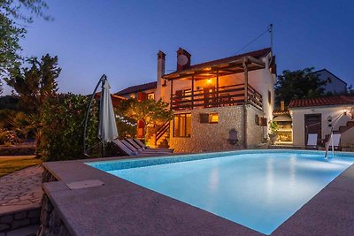 Villa mit Whirlpool und Pool