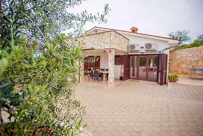 Villa mit Pool und Klimaanlage