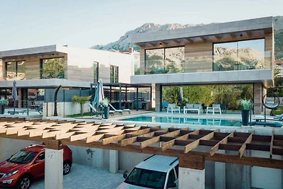 Villa mit Pool und Wellness