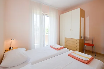 Ferienwohnung mit Balkon und Klimaanlage