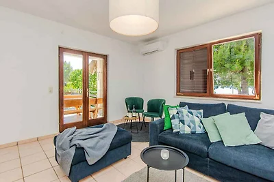 Komfortables Ferienhaus Kurta mit Meerblick i