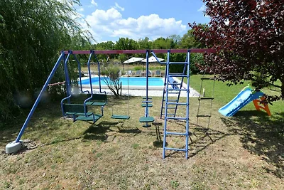 Villa mit Pool und Grillterrasse