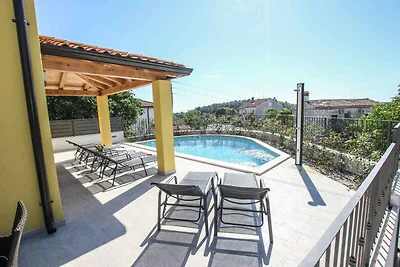 Villa mit Pool und Klimaanlage