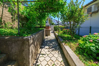 Ferienwohnung mit Terrasse und Grill