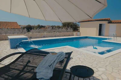 Villa mit Swimmingpool und Whirlpool