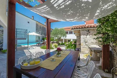 Villa mit Pool für bis zu 10 Personen in Rovi