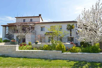 Ferienwohnung mit Balkon mit Gartenmöbeln