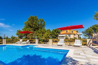 Ferienwohnung mit Pool und Grill