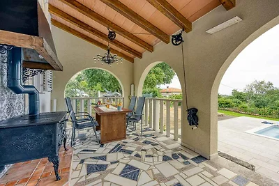 Villa mit Pool und Klimaanlage