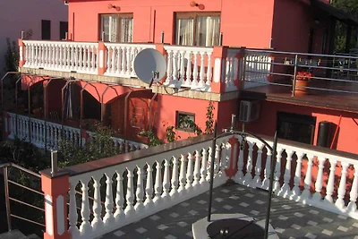 Ferienwohnung mit Garten und Klimaanlage