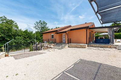 Villa mit grossem Pool und Jacuzzi