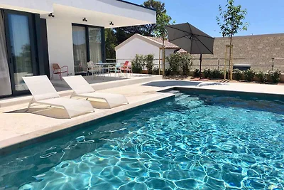 Ferienhaus mit Terrasse und Pool