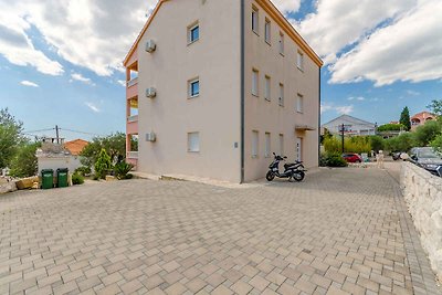 Ferienwohnung mit Pool und Meerausblick