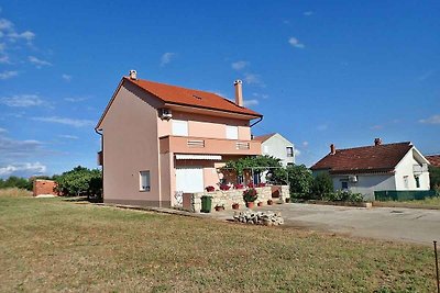 Ferienwohnung mit Klimaanlage und Balkon in d