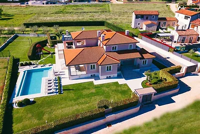 FerienHaus mit Klimaanlage und Aussenpool