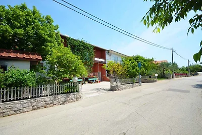 Ferienwohnung mit Terrasse und Klimaanage