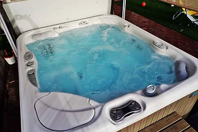 Ferienwohnung mit Klimaanalge und Whirlpool