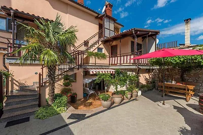 Ferienwohnung mit Pool und Garten zur gemeins