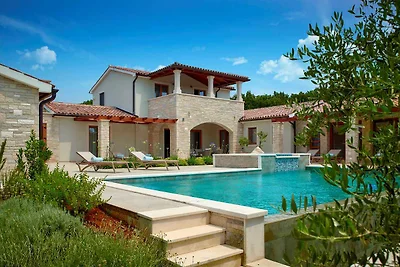 Villa mit Klimaanlage und Pool