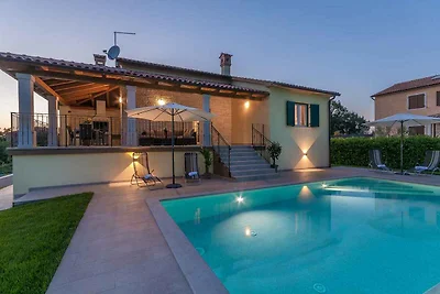 Villa mit Pool und Klimaanlage