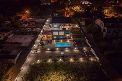 Exklusive Villa am Wasser mit privatem Pool u