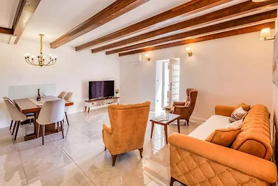 Villa mit Pool und Garten