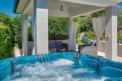 Ferienhaus mit Pool und für Hundefreunde