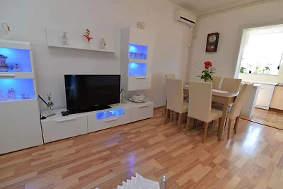 Ferienwohnung mit Terrasse und Balkon