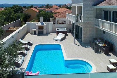 Ferienhaus mit Aussenpool