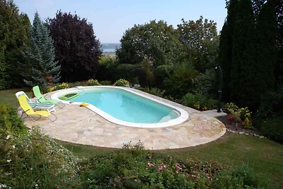 Ferienhaus mit Pool und Ausblick zum Balaton 