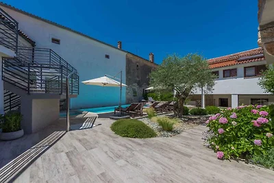 Villa mit Pool für bis zu 10 Personen in Rovi